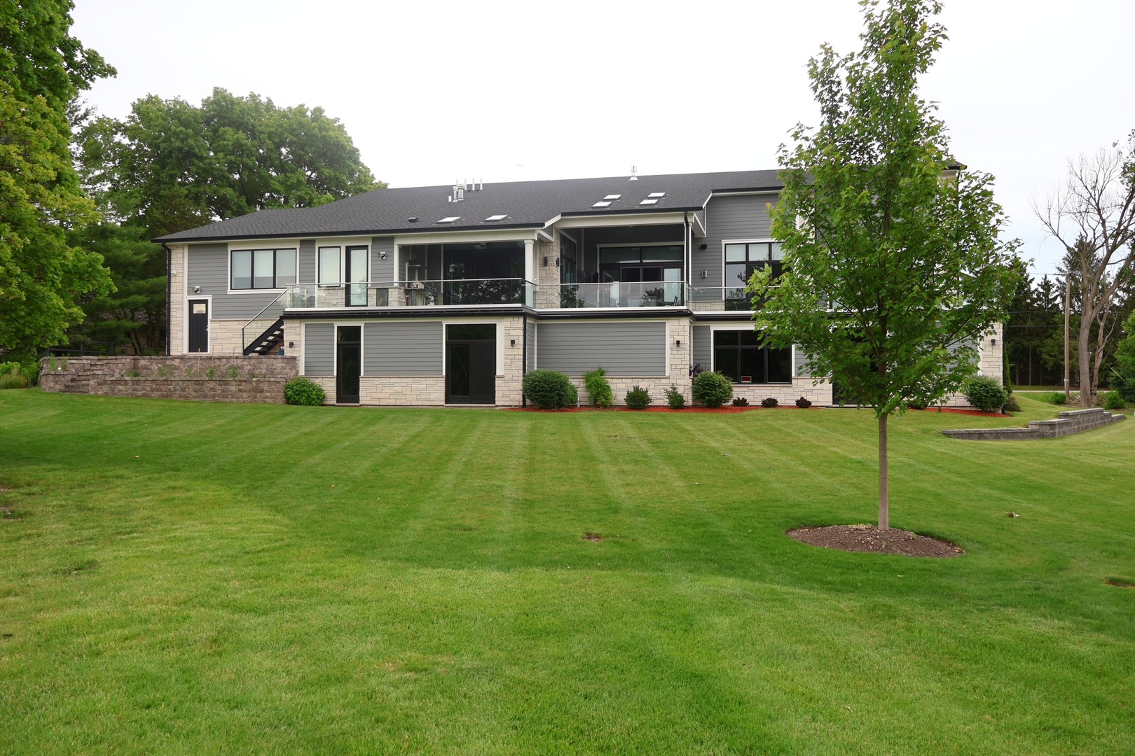 1120 Roselle Road, Inverness, IL 60067