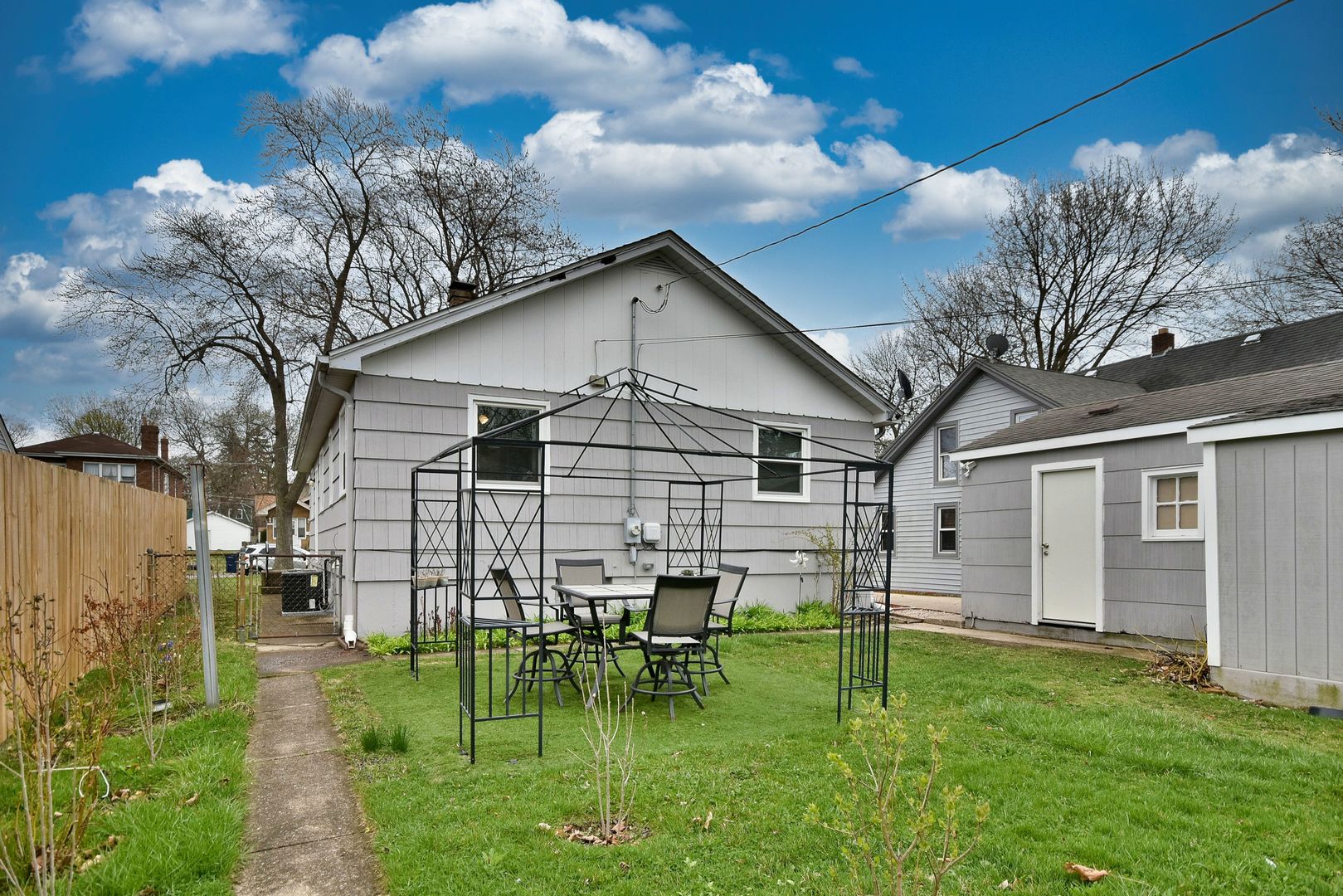1336 N Ash Street, Waukegan, IL 60085