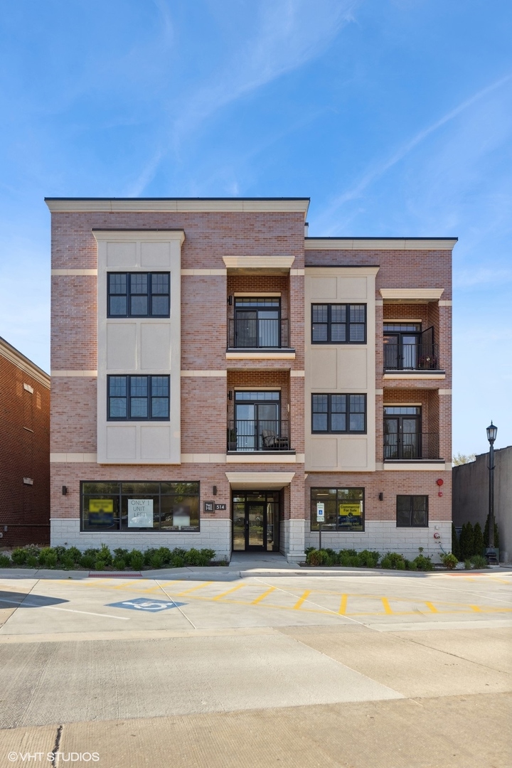 514 Hillgrove Avenue #303, Western Springs, IL 60558
