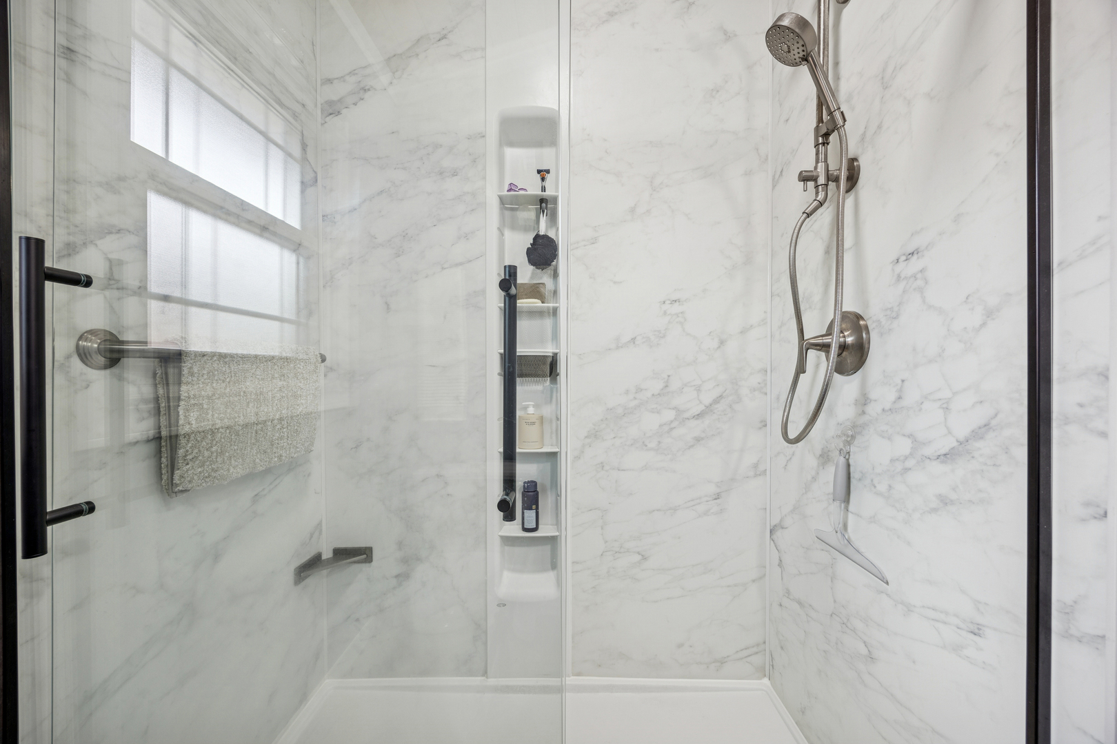 6241 Gaynelle Road, Tinley Park, IL 60477