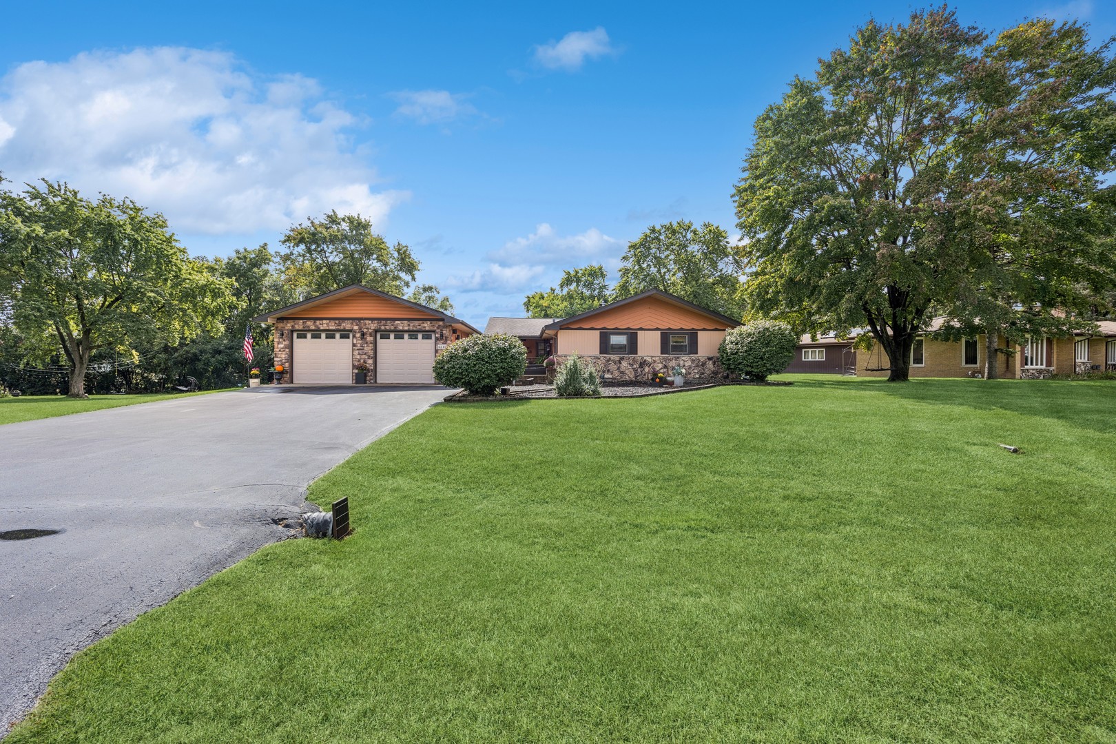 6241 Gaynelle Road, Tinley Park, IL 60477