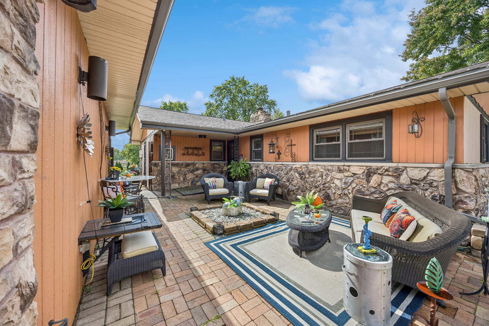 6241 Gaynelle Road, Tinley Park, IL 60477