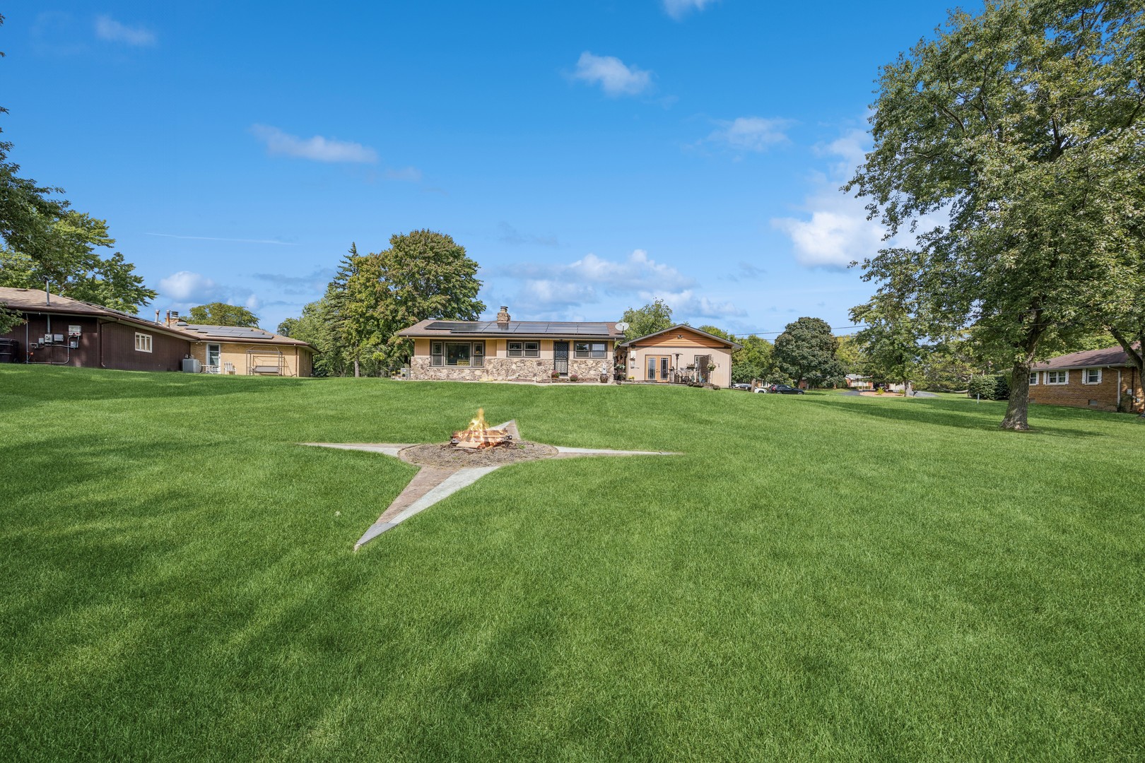 6241 Gaynelle Road, Tinley Park, IL 60477