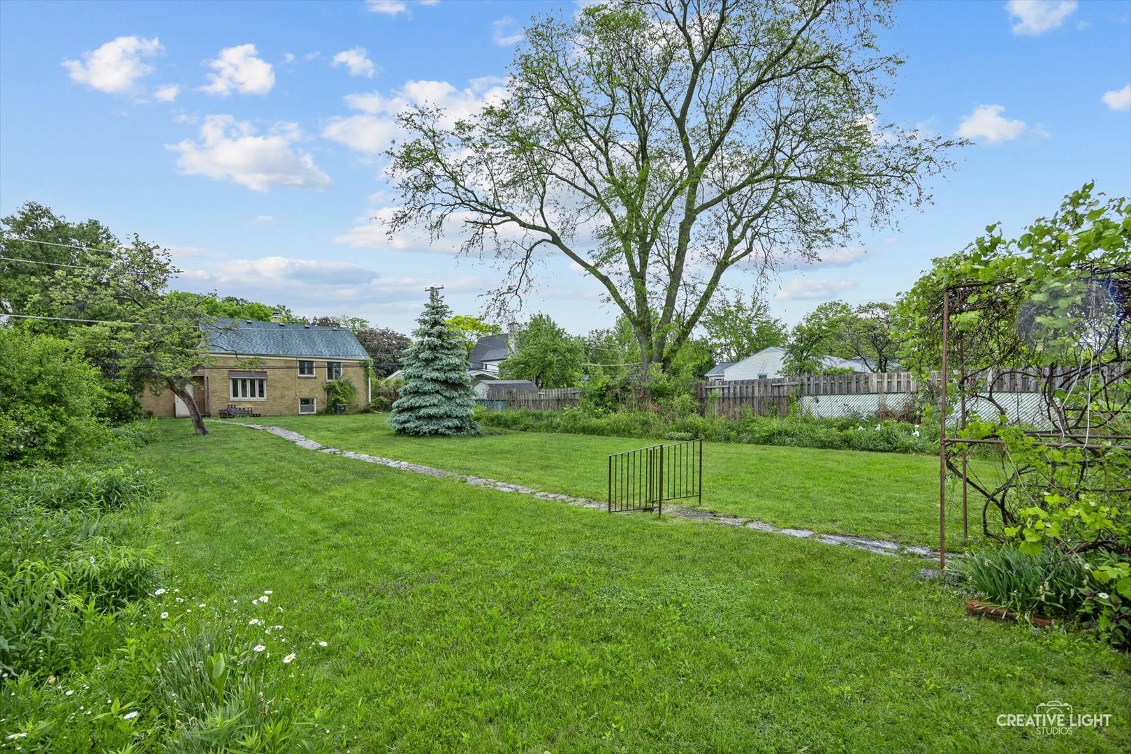 33 Chestnut Avenue, Clarendon Hills, IL 60514