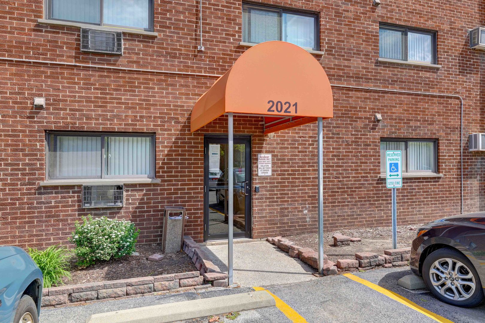 2021 S Wolf Road #405, Hillside, IL 60162