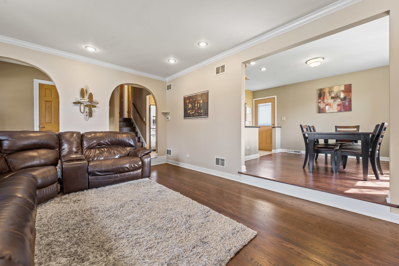 1005 E Orchard Street, Arlington Heights, IL 60005