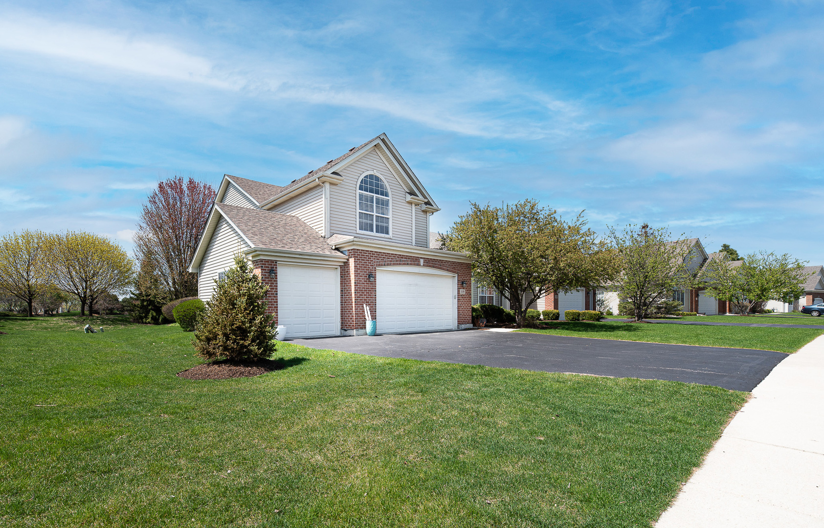 116 Valencia Parkway, Gilberts, IL 60136
