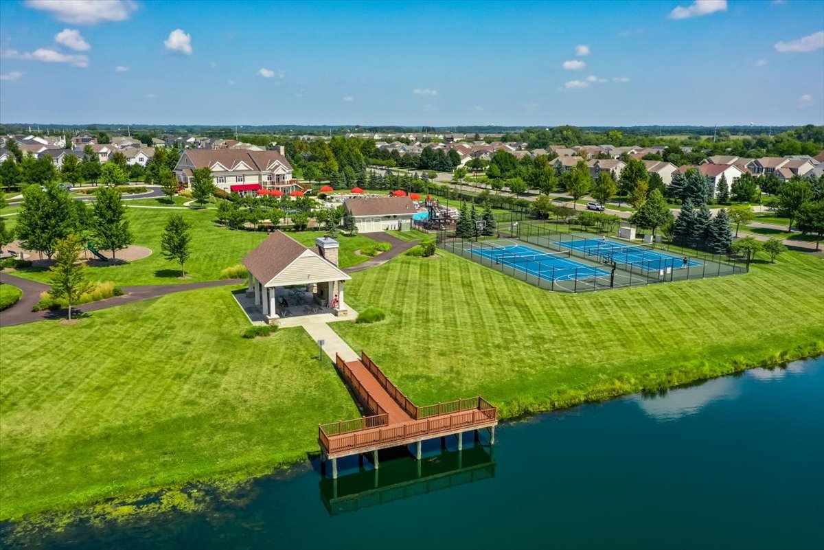 10201 McMahon Way, Huntley, IL 60142