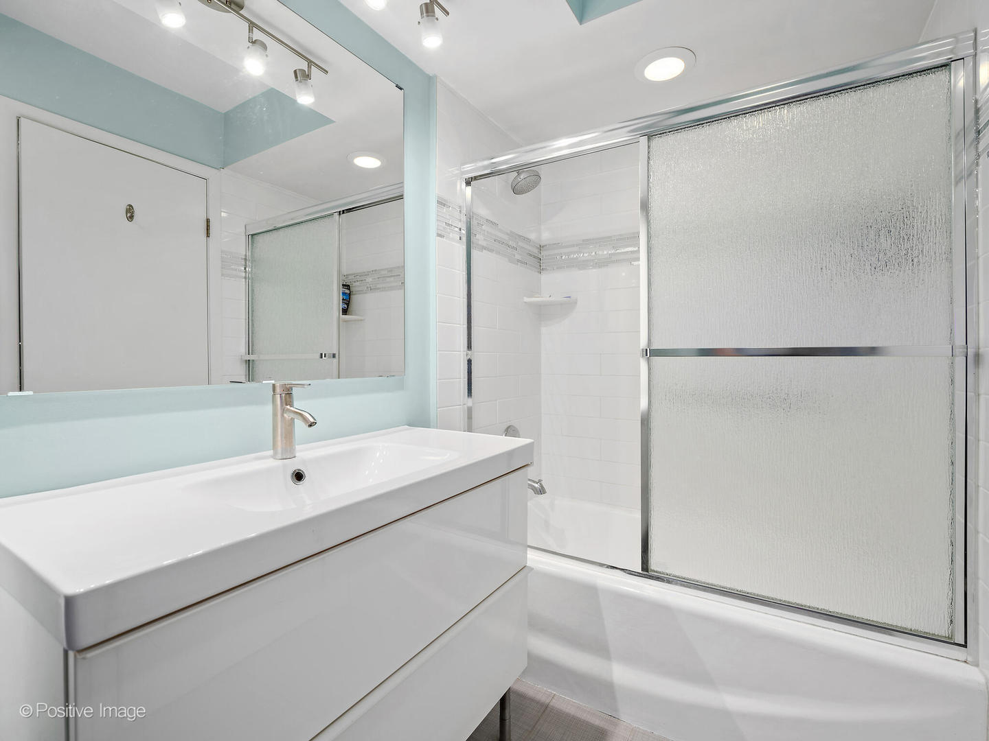441 N Park Boulevard #2I, Glen Ellyn, IL 60137