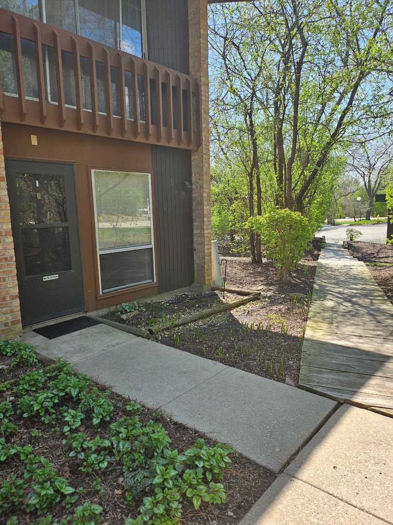 5915 Meadow Drive, Lisle, IL 60532