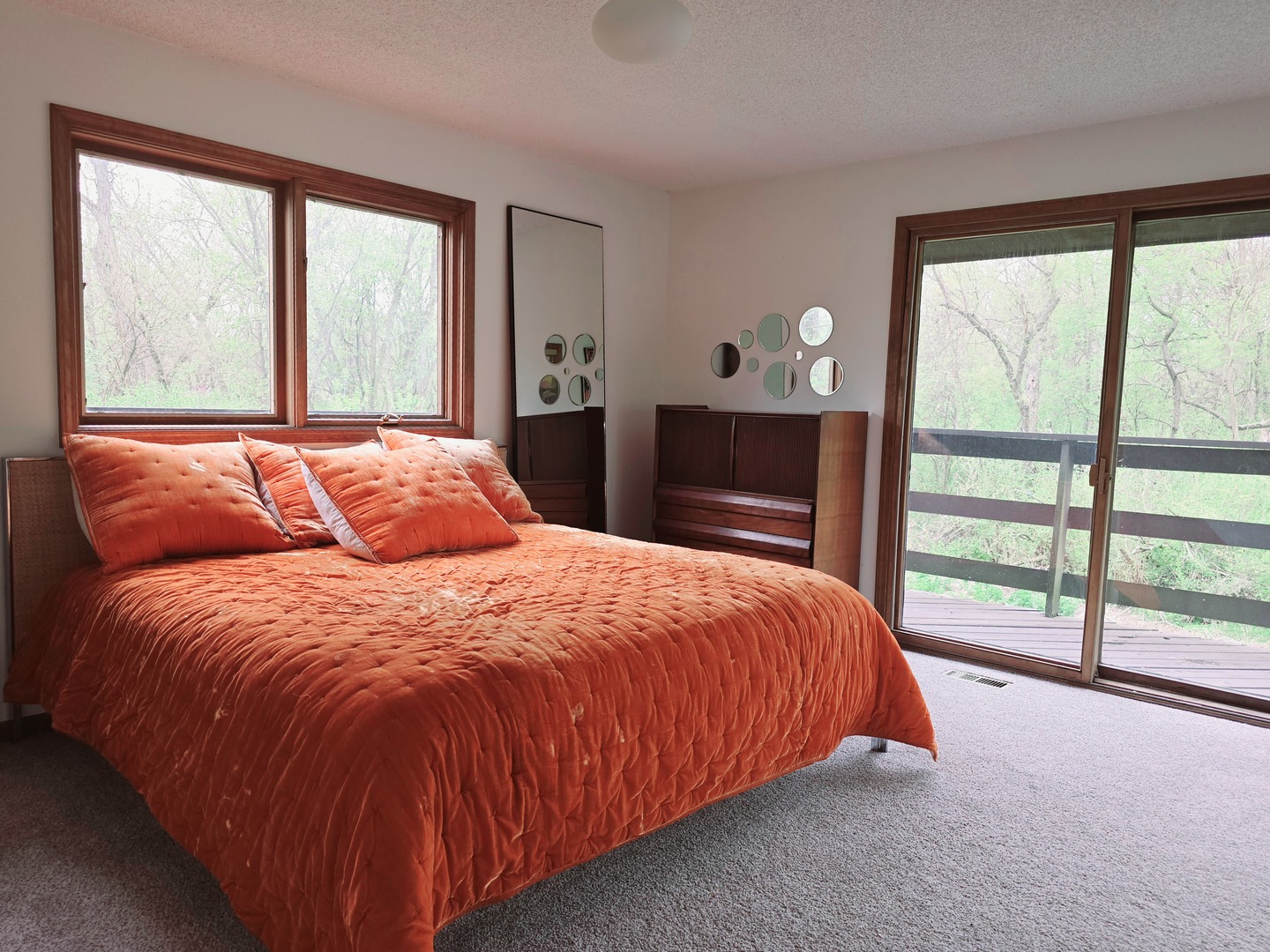 38W443 Woodhill Lane, St. Charles, IL 60175