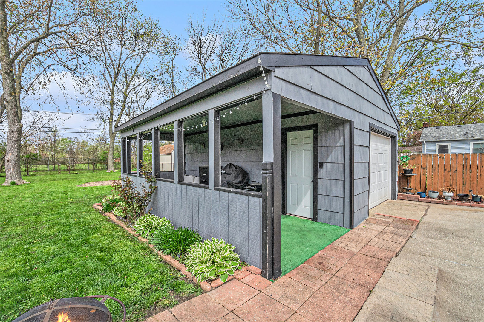18444 School Street, Lansing, IL 60438