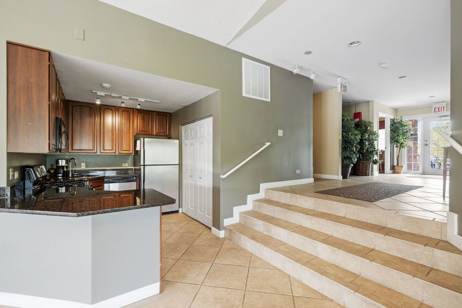 1521 Raymond Drive #203, Naperville, IL 60563