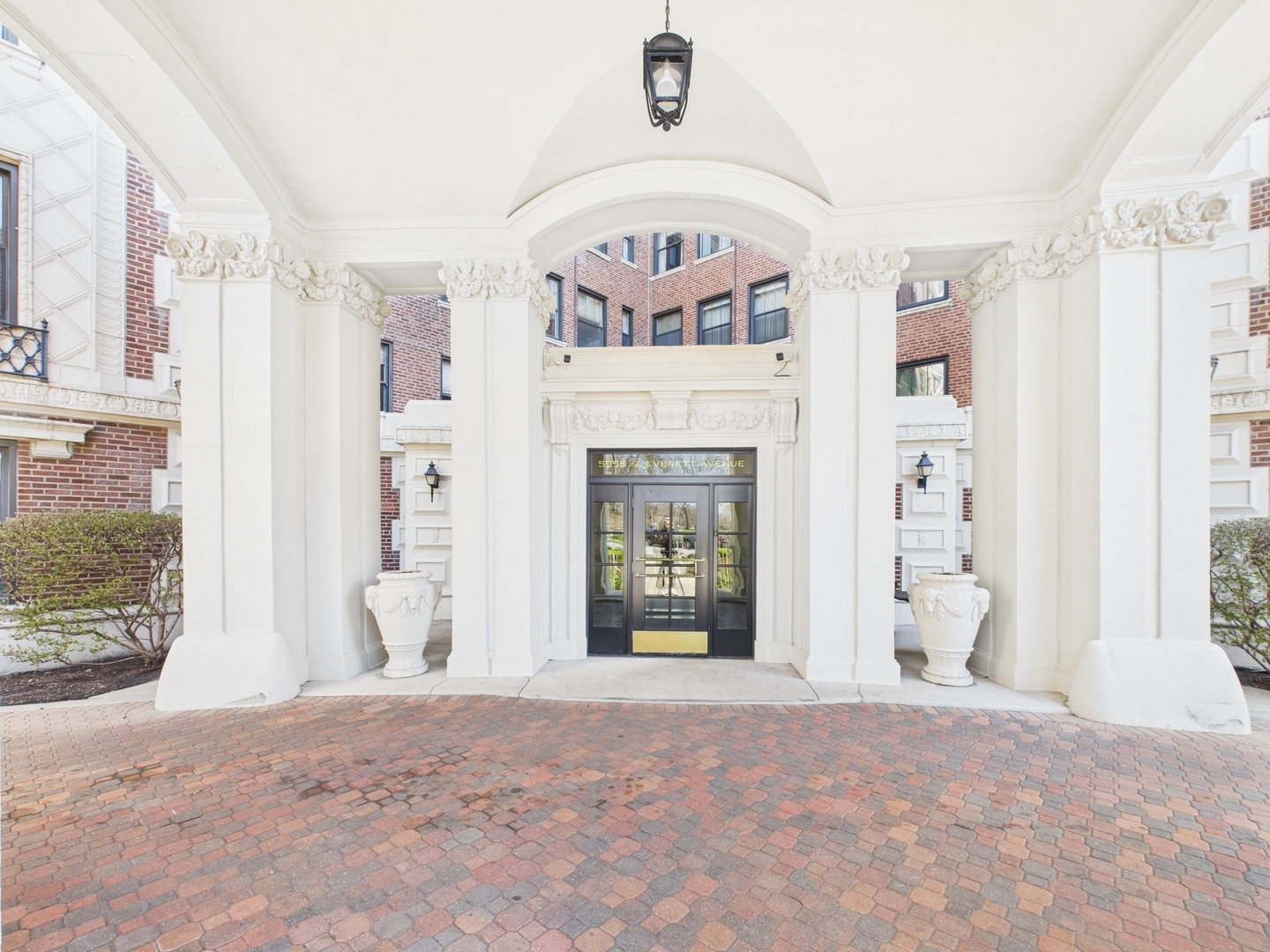 5555 S Everett Avenue #B3-4, Chicago, IL 60637