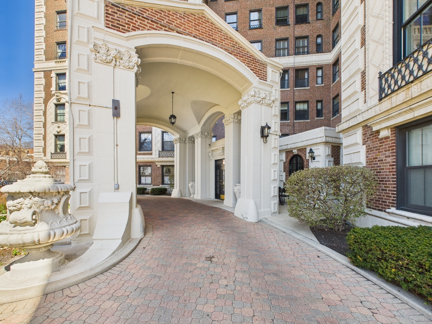 5555 S Everett Avenue #B3-4, Chicago, IL 60637