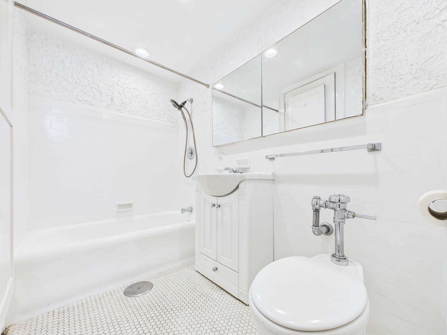 5555 S Everett Avenue #B3-4, Chicago, IL 60637