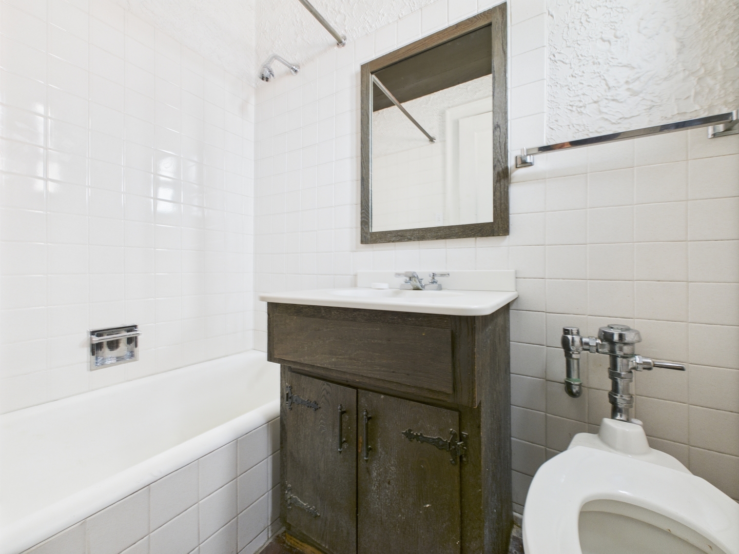 5555 S Everett Avenue #B3-4, Chicago, IL 60637