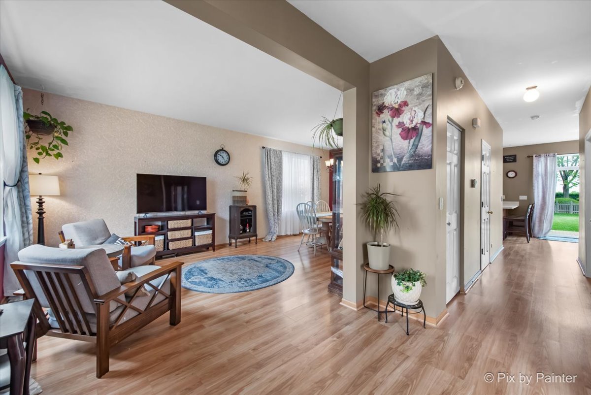 10188 HANOVER Avenue, Huntley, IL 60142
