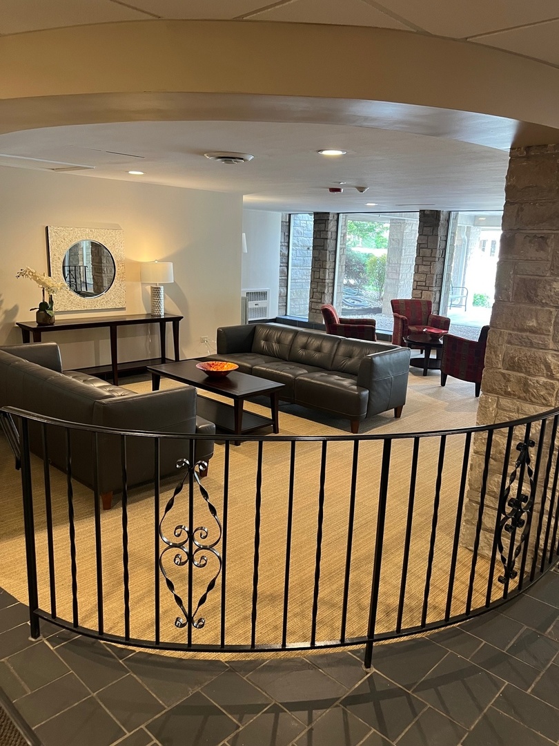 400 THAMES Parkway #2G, Park Ridge, IL 60068