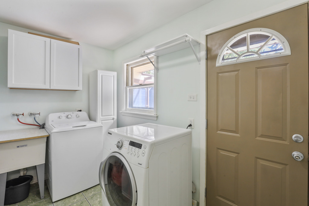 11341 S Nagle Avenue, Worth, IL 60482