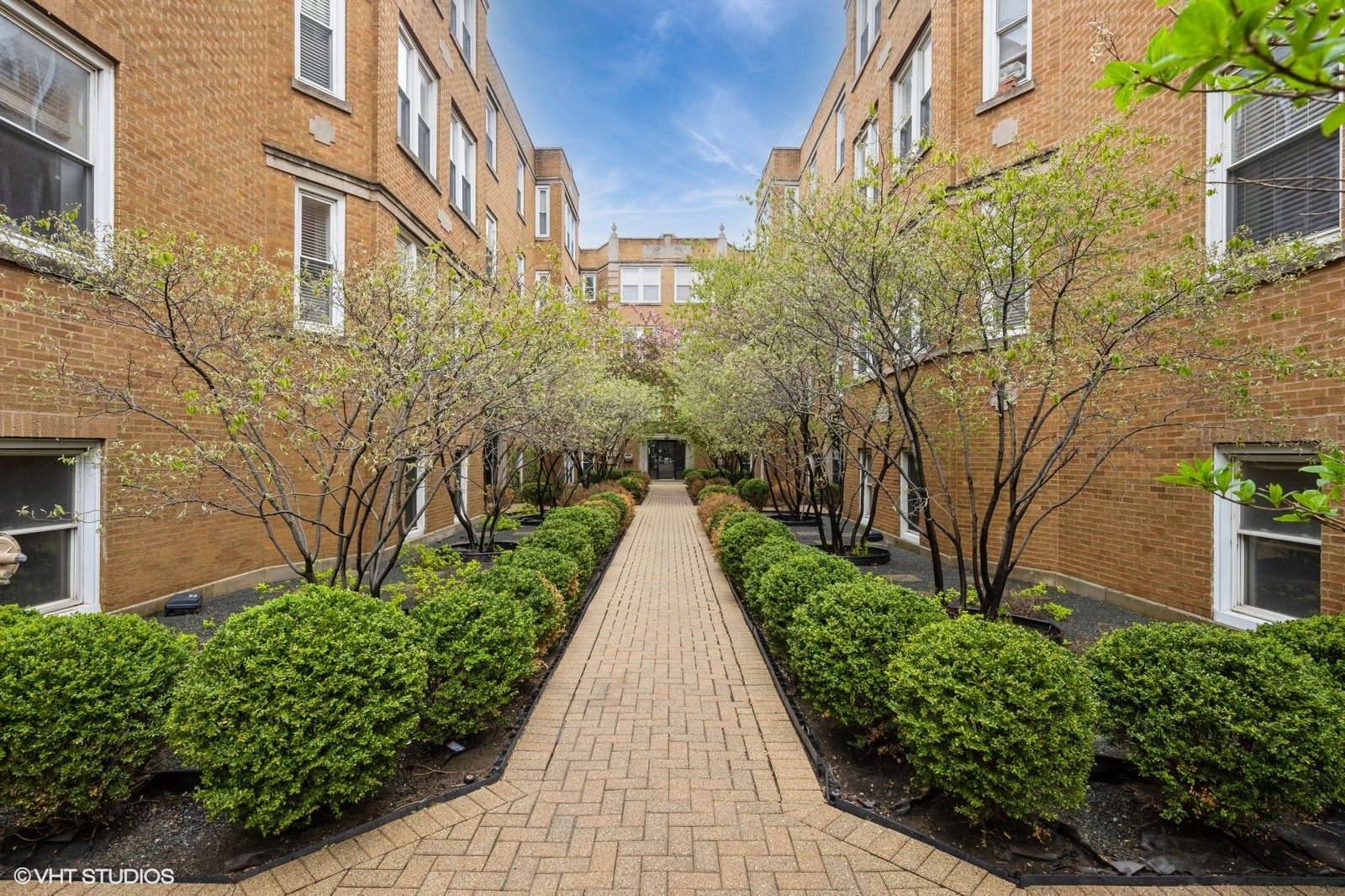 534 W Belmont Avenue #2S, Chicago, IL 60657