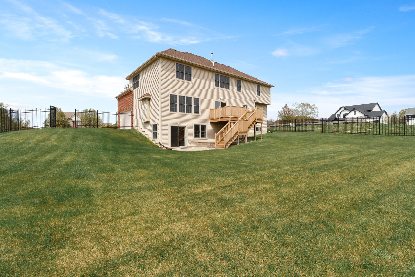 6689 Hawthorne Court, Crown Point, IN 46307