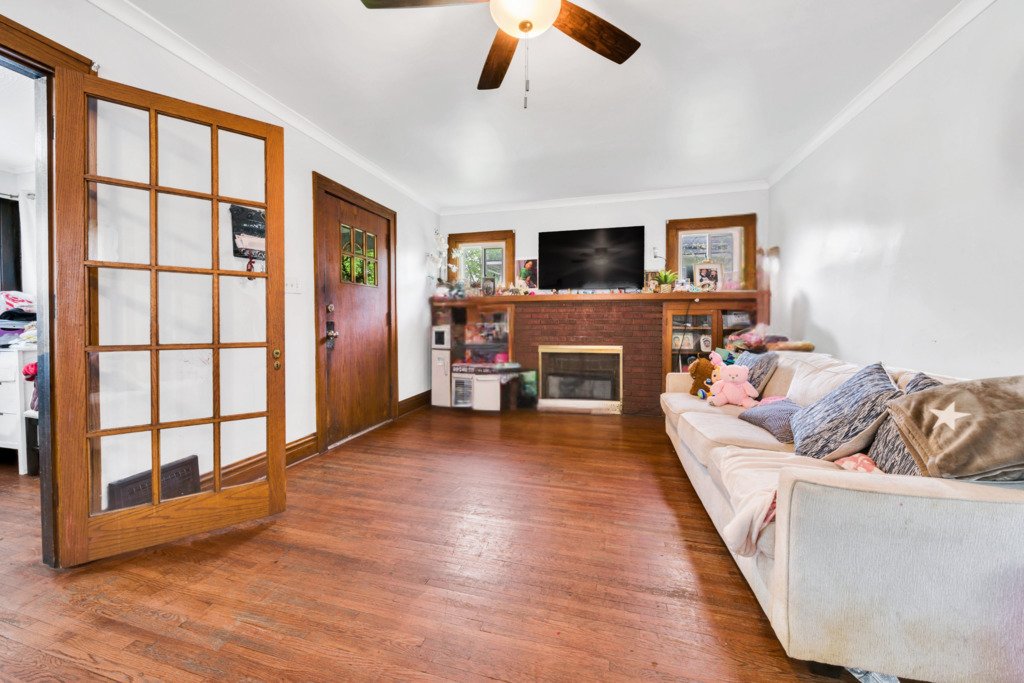 2514 Walnut Street, Blue Island, IL 60406
