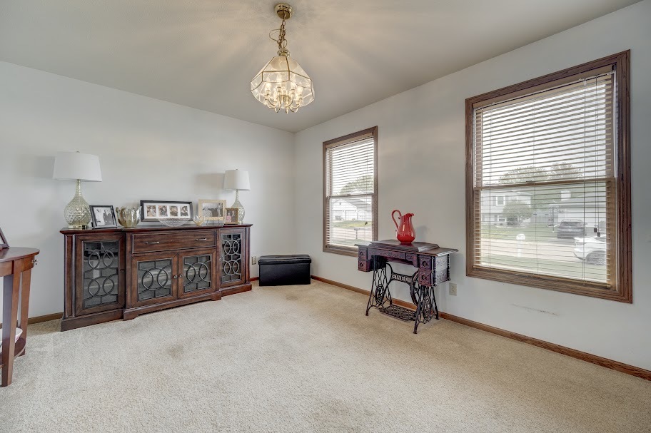 227 N Hickory Street, Cortland, IL 60112