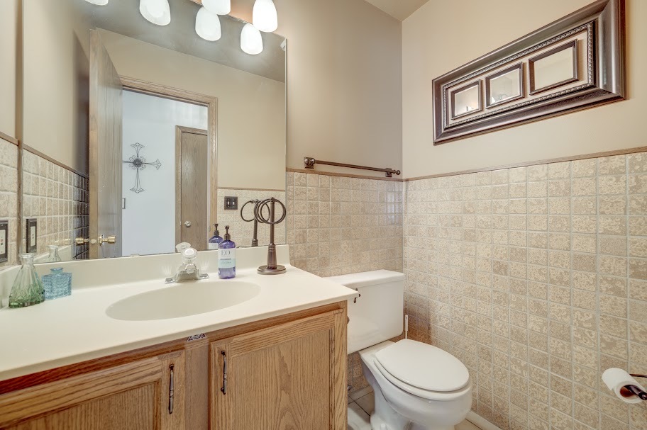 227 N Hickory Street, Cortland, IL 60112