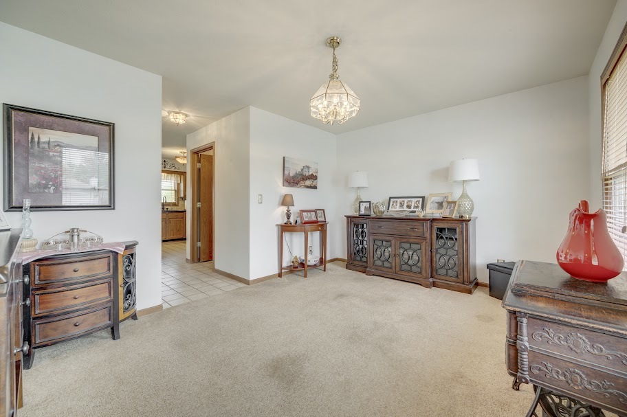 227 N Hickory Street, Cortland, IL 60112
