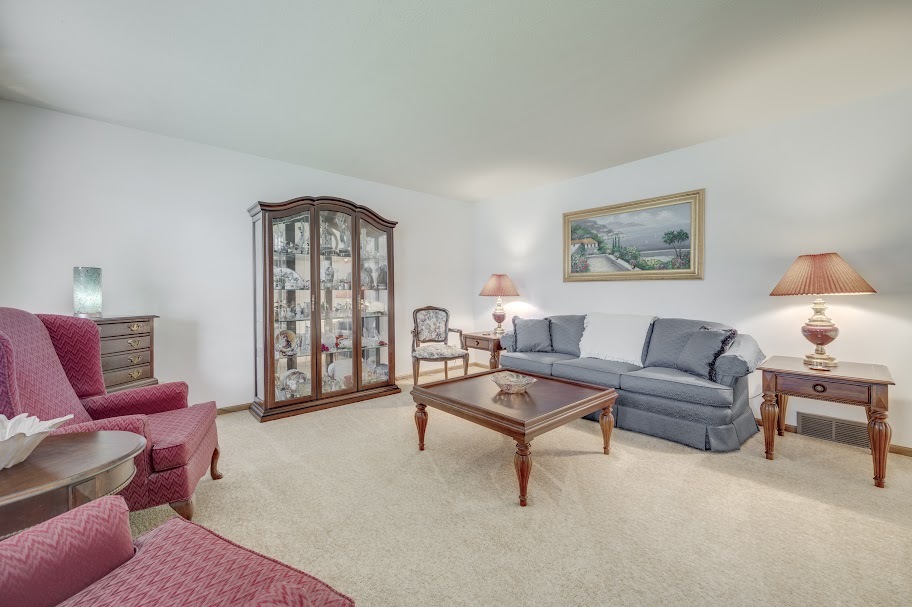 227 N Hickory Street, Cortland, IL 60112