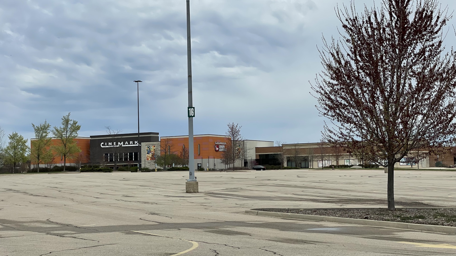 1601 Higgins Road, Sleepy Hollow, IL 60118