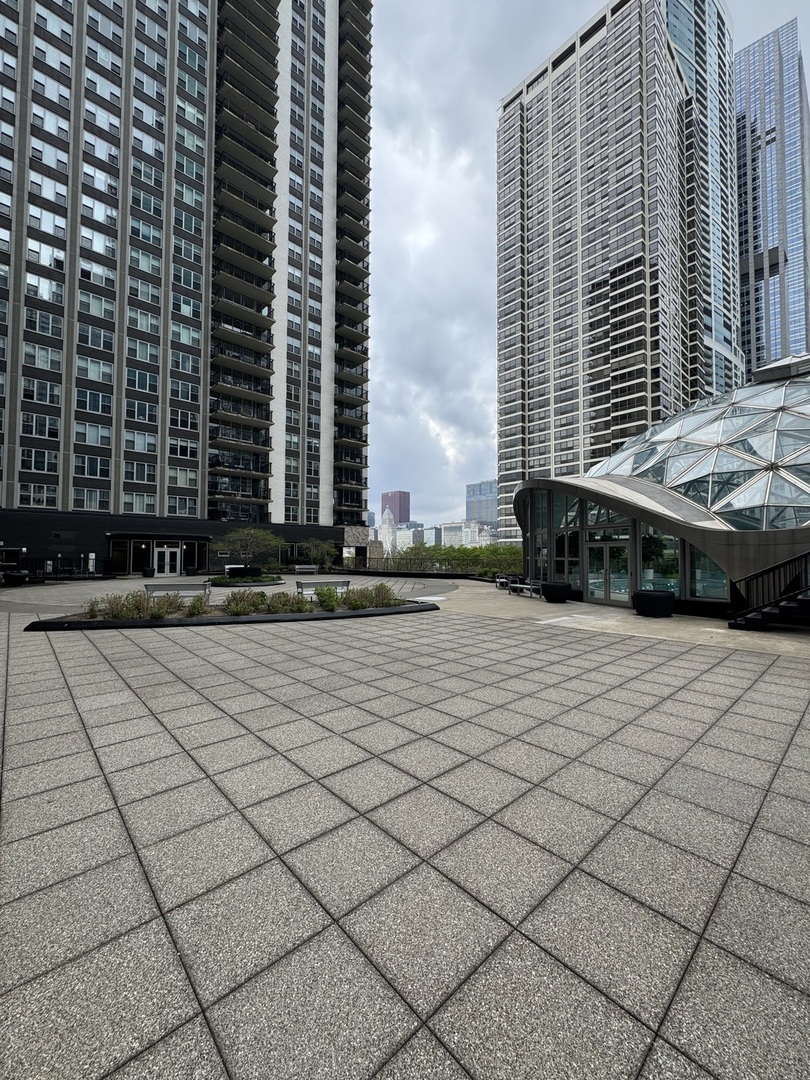 400 E RANDOLPH Street #2208, Chicago, IL 60601