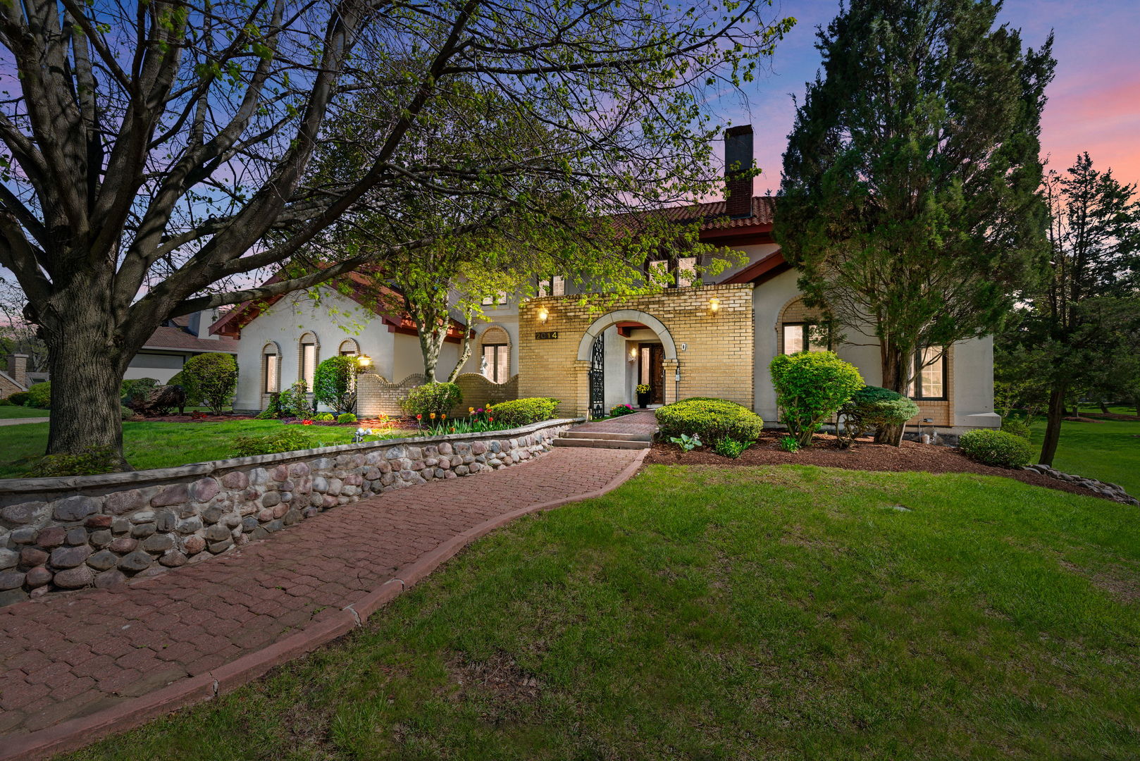 2014 Midwest Club Parkway, Oak Brook, IL 60523