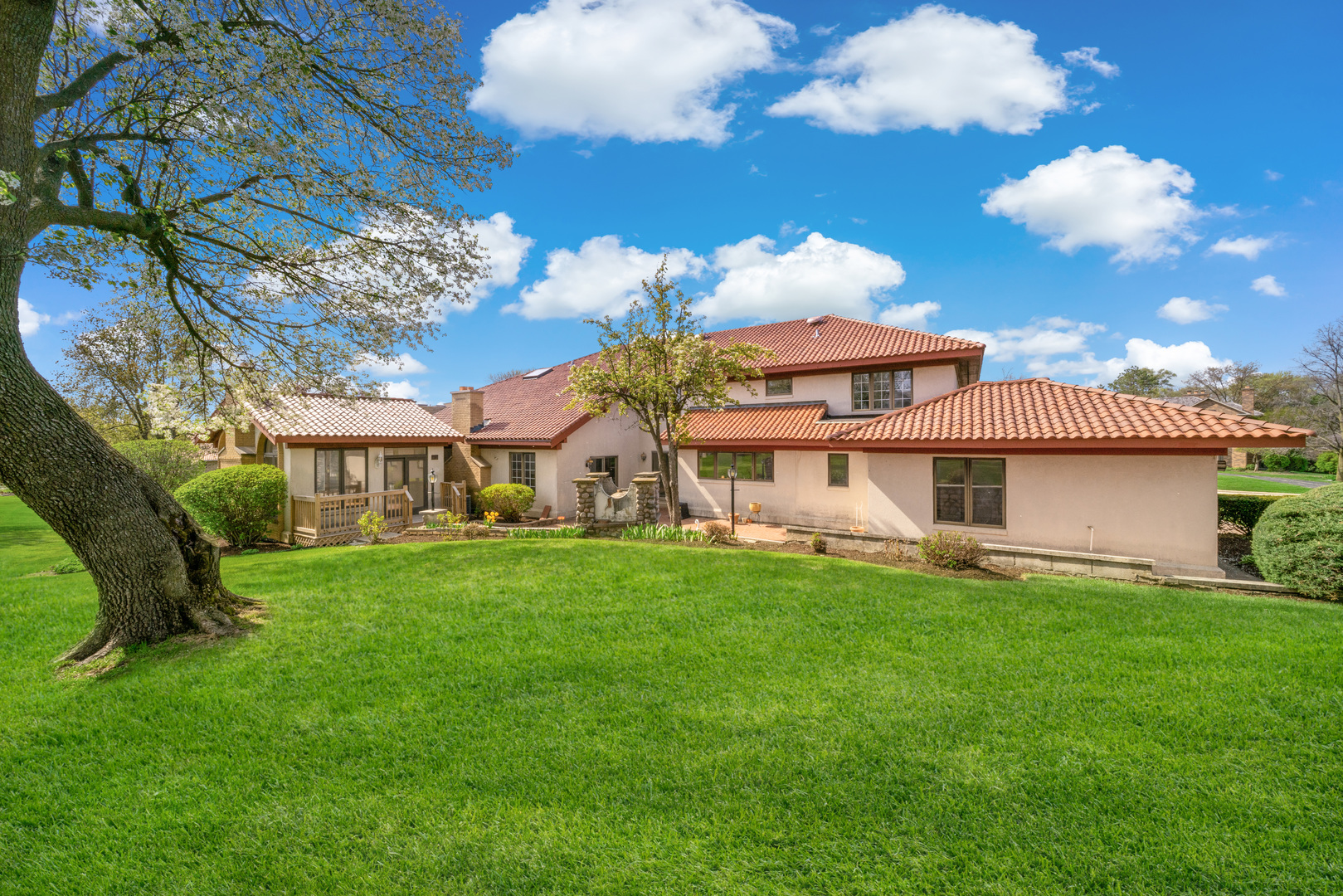 2014 Midwest Club Parkway, Oak Brook, IL 60523
