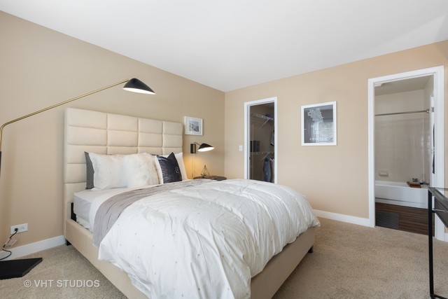 21 Kensington Circle #106, Wheaton, IL 60189
