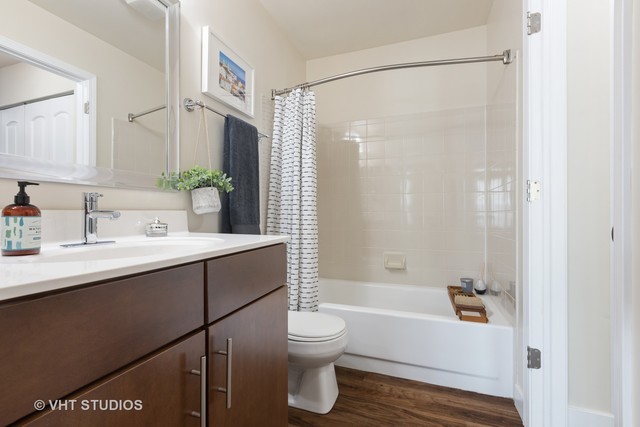 78 Sterling Circle #104, Wheaton, IL 60189