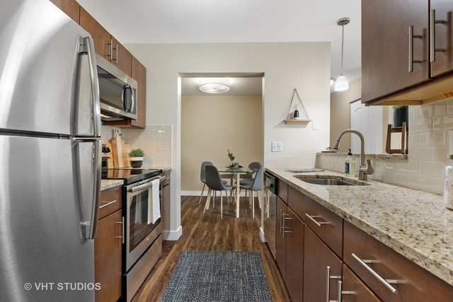 78 Sterling Circle #104, Wheaton, IL 60189