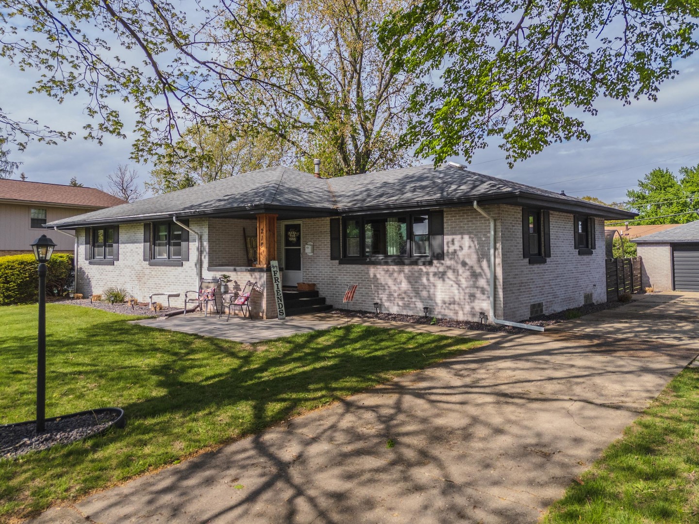 218 Ivanhoe Way, Bloomington, IL 61701