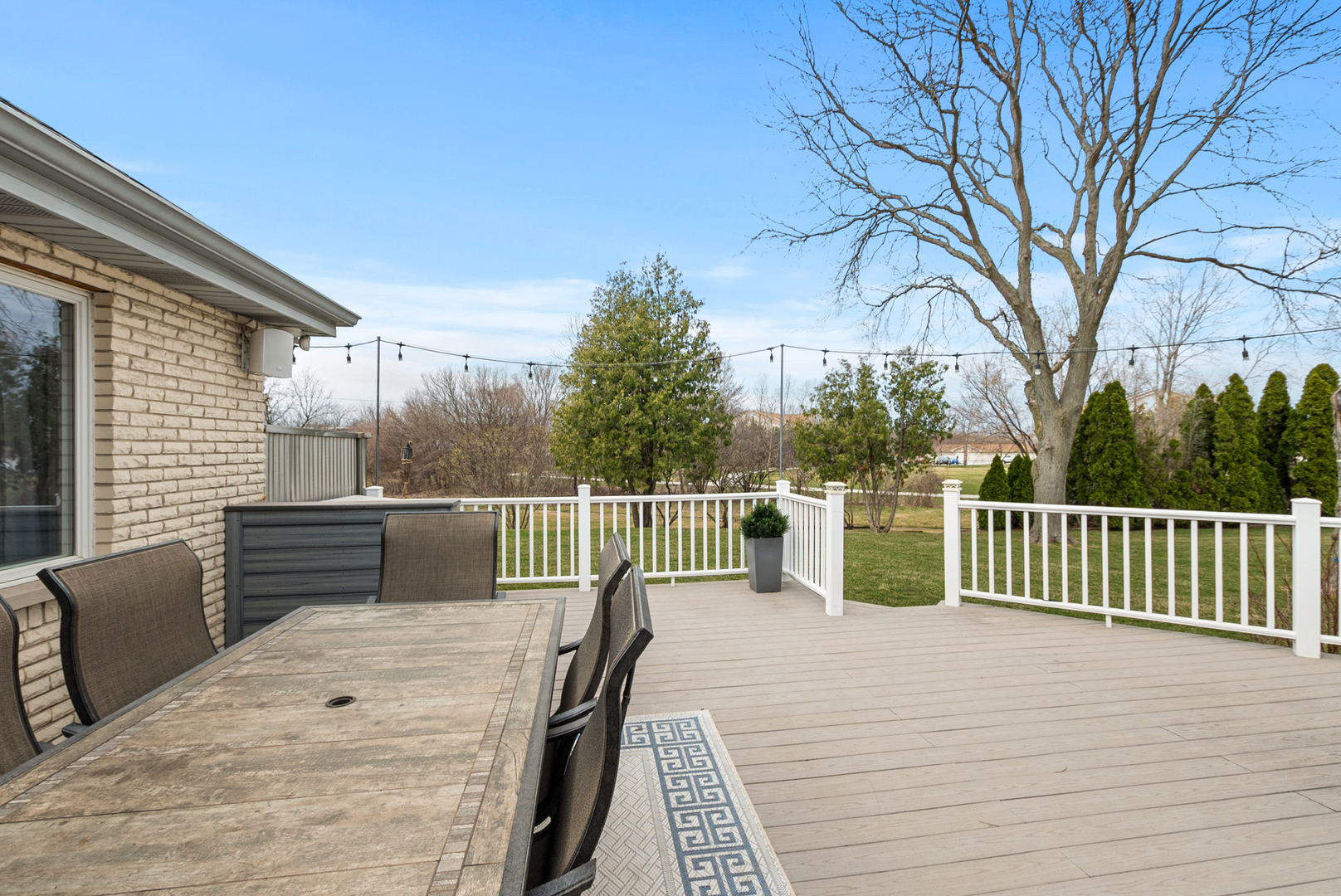 6932 Westview Drive, Oak Forest, IL 60452