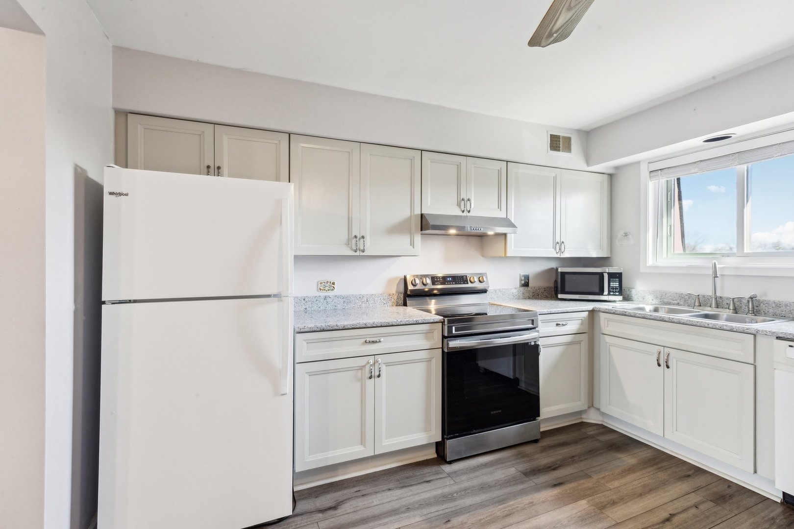 501 Mchenry Road #3B, Wheeling, IL 60090