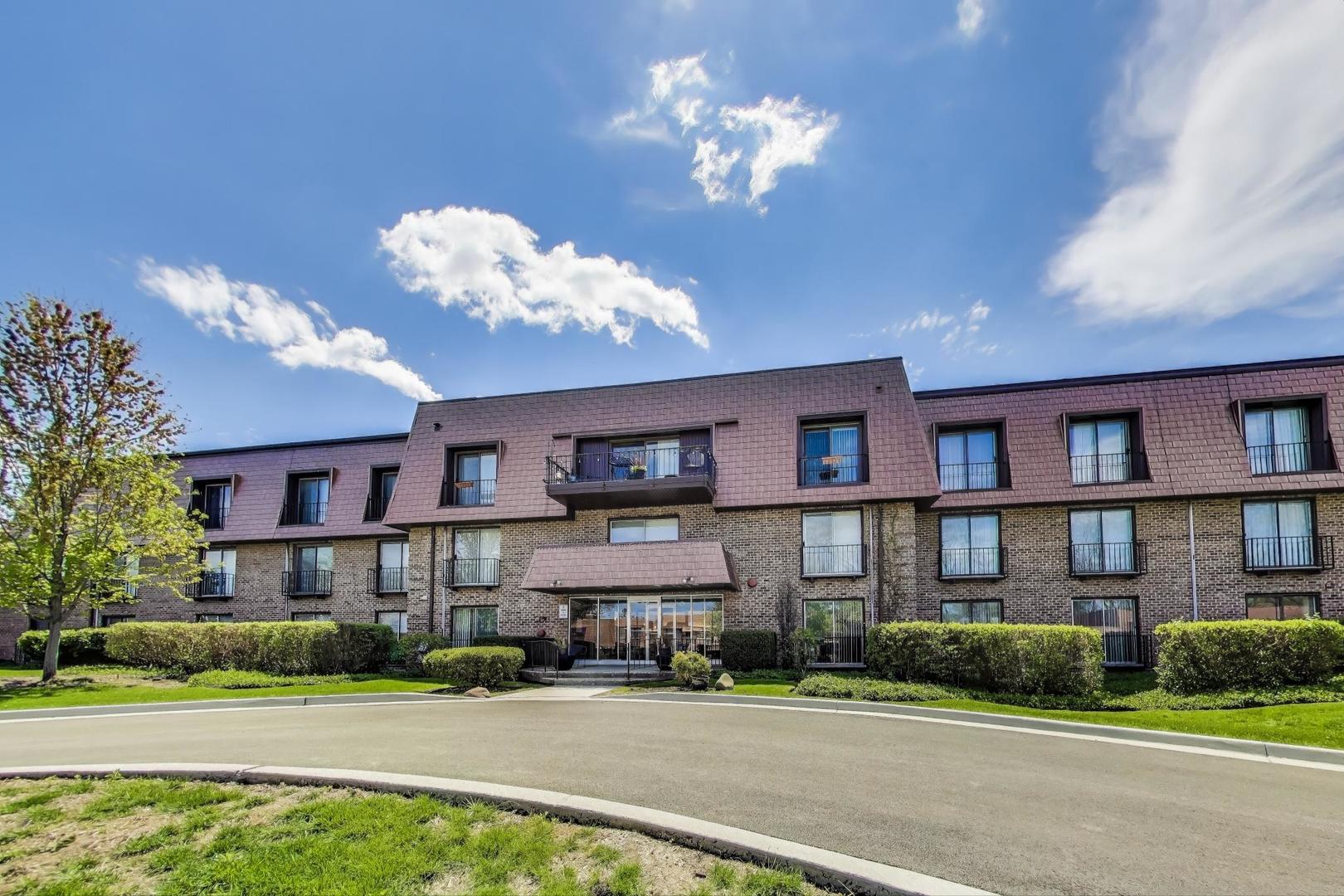 3950 Dundee Road #210, Northbrook, IL 60062