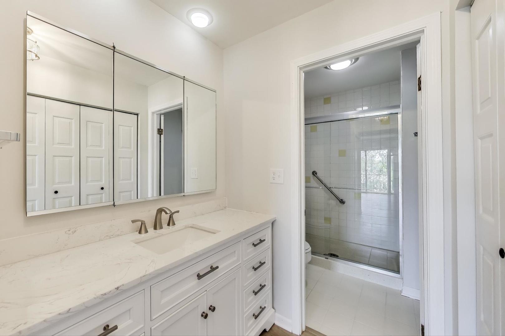 3950 Dundee Road #210, Northbrook, IL 60062