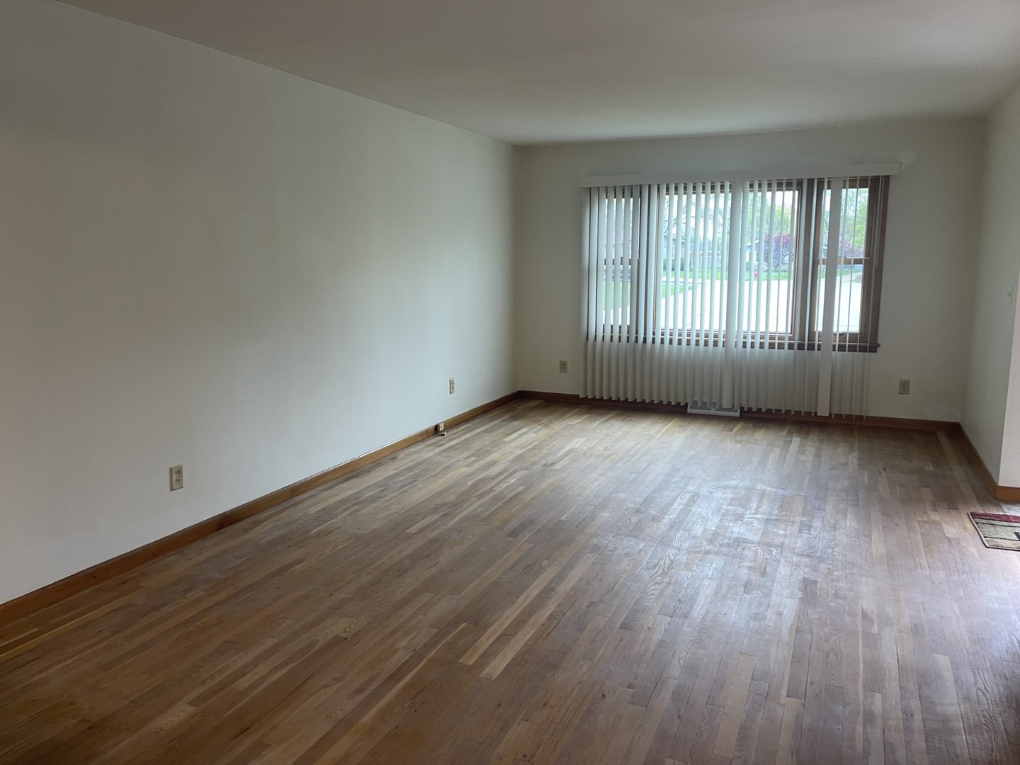207 April Lane, North Aurora, IL 60542