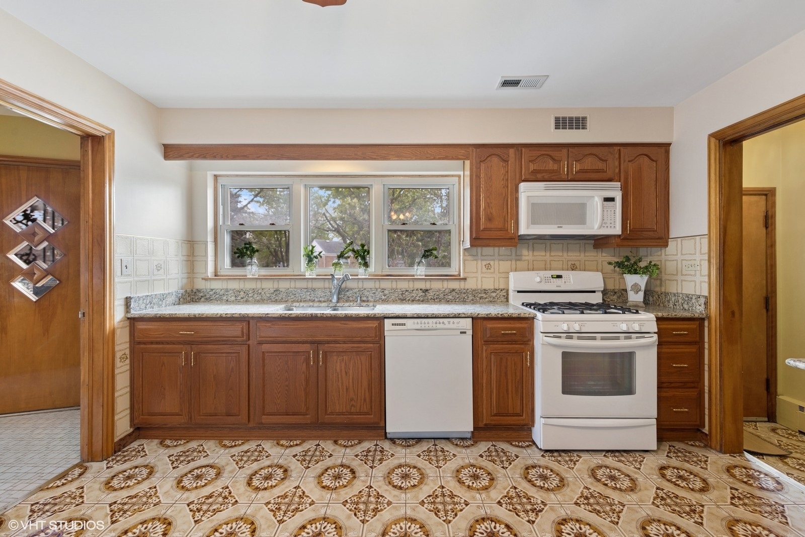 7010 W Devon Avenue, Chicago, IL 60631