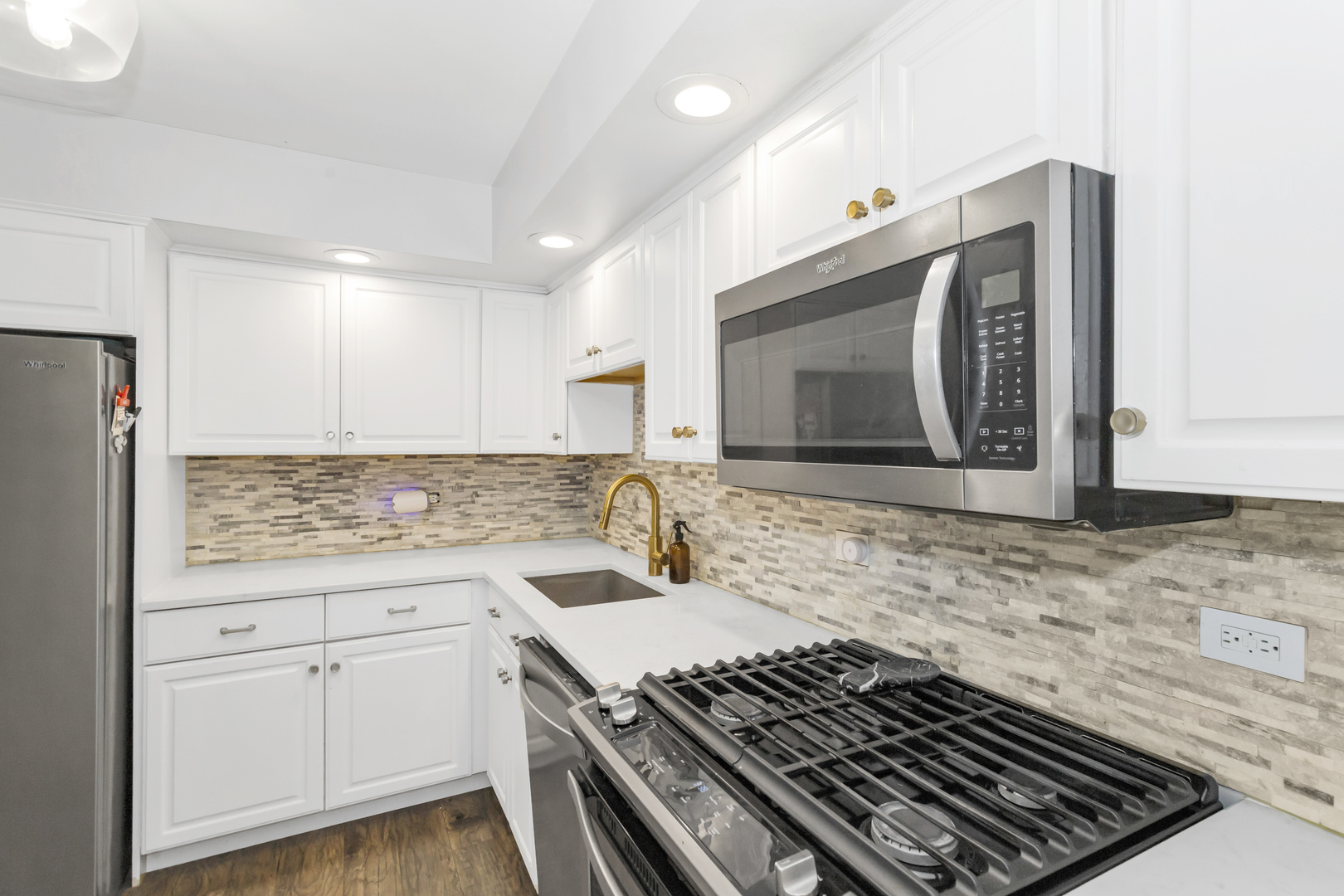 900 Center Street #2I, Des Plaines, IL 60016