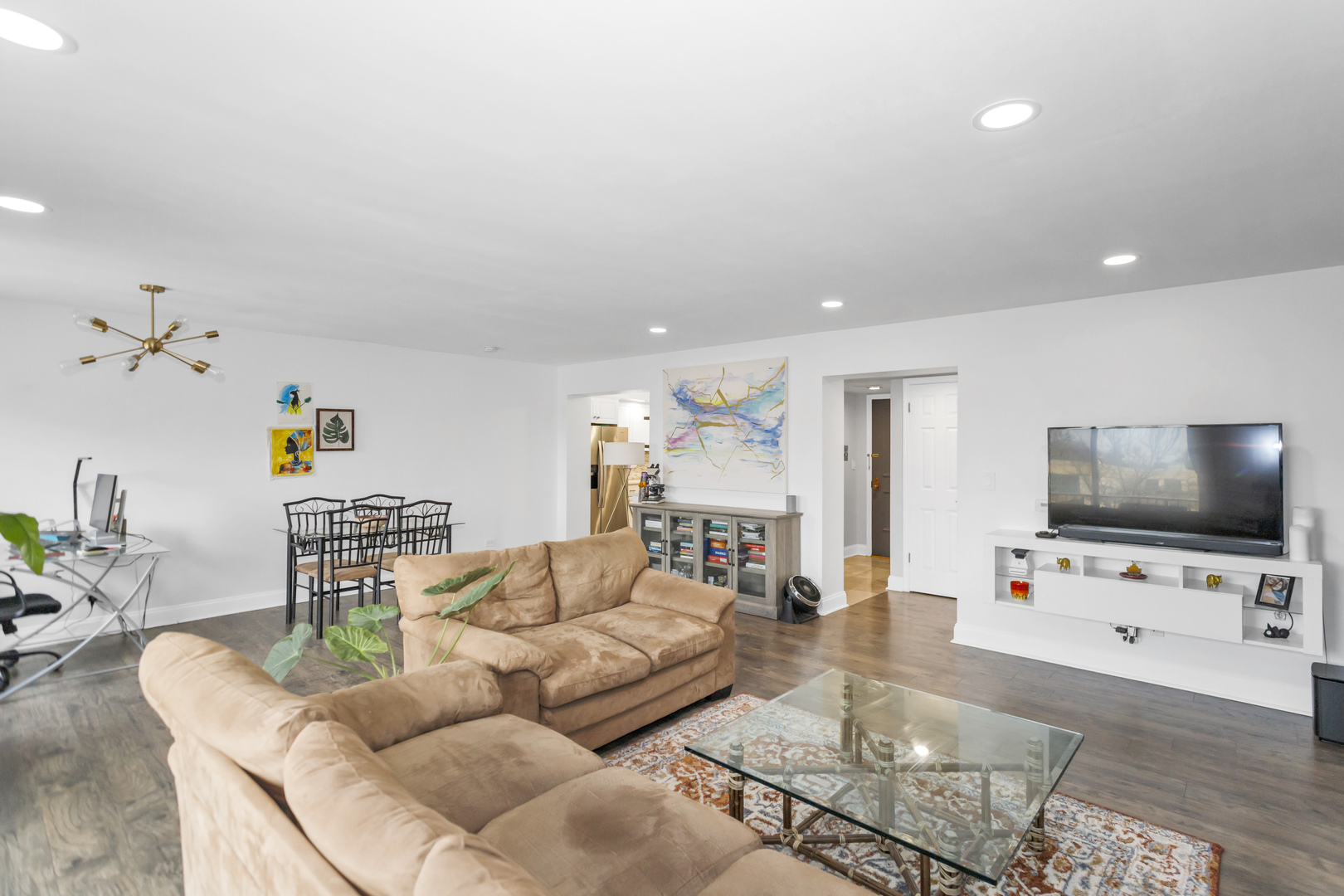 900 Center Street #2I, Des Plaines, IL 60016