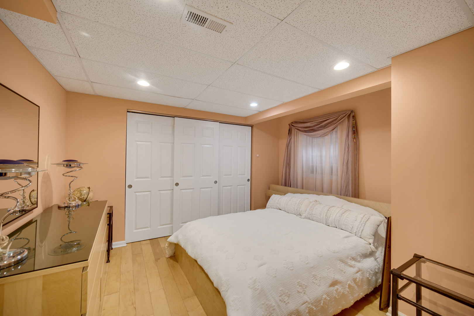 25 W Brittany Drive, Arlington Heights, IL 60004