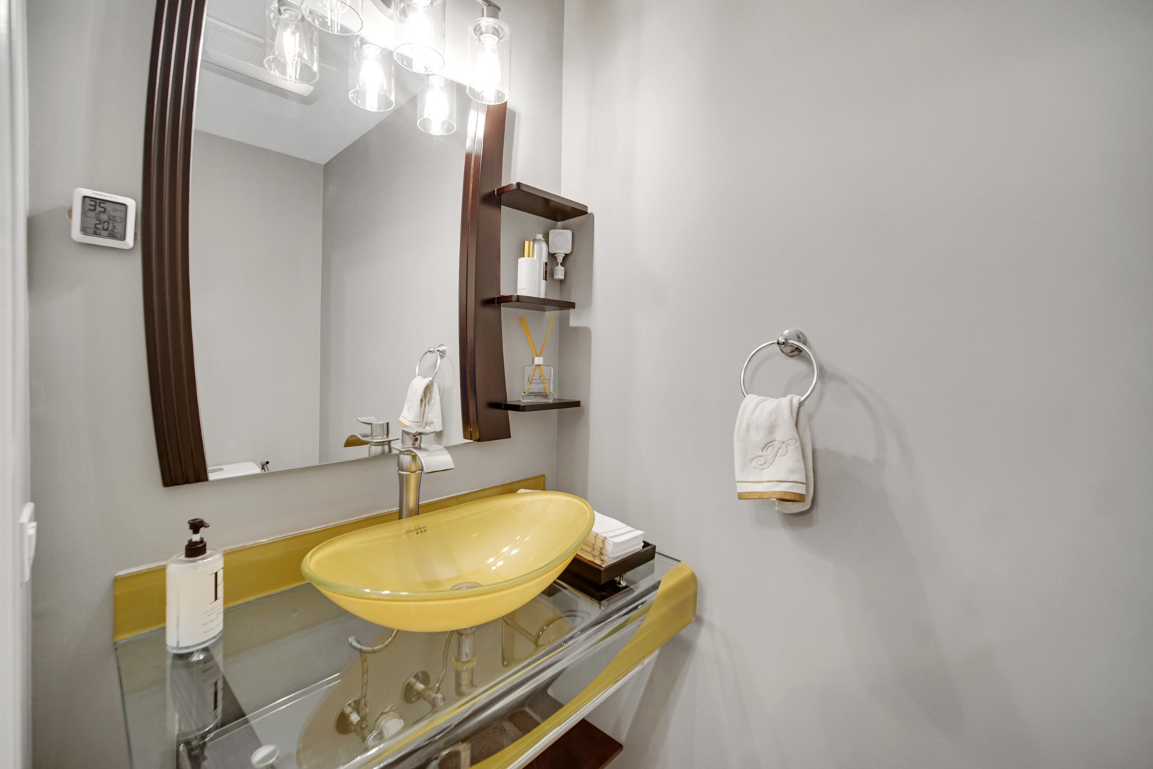 25 W Brittany Drive, Arlington Heights, IL 60004