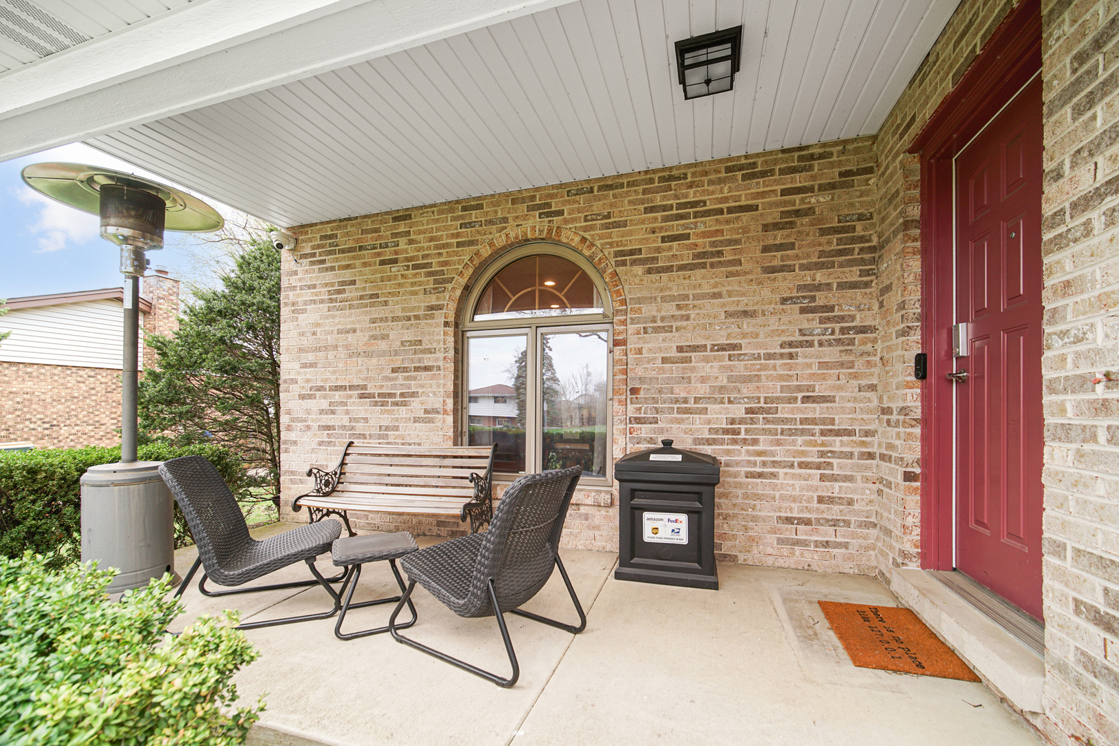 25 W Brittany Drive, Arlington Heights, IL 60004